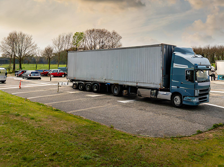 Mobiliteit: Rivierenland zoekt oplossing voor vrachtwagenparkeren